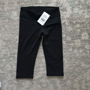 Fabletics capris NWT. Small